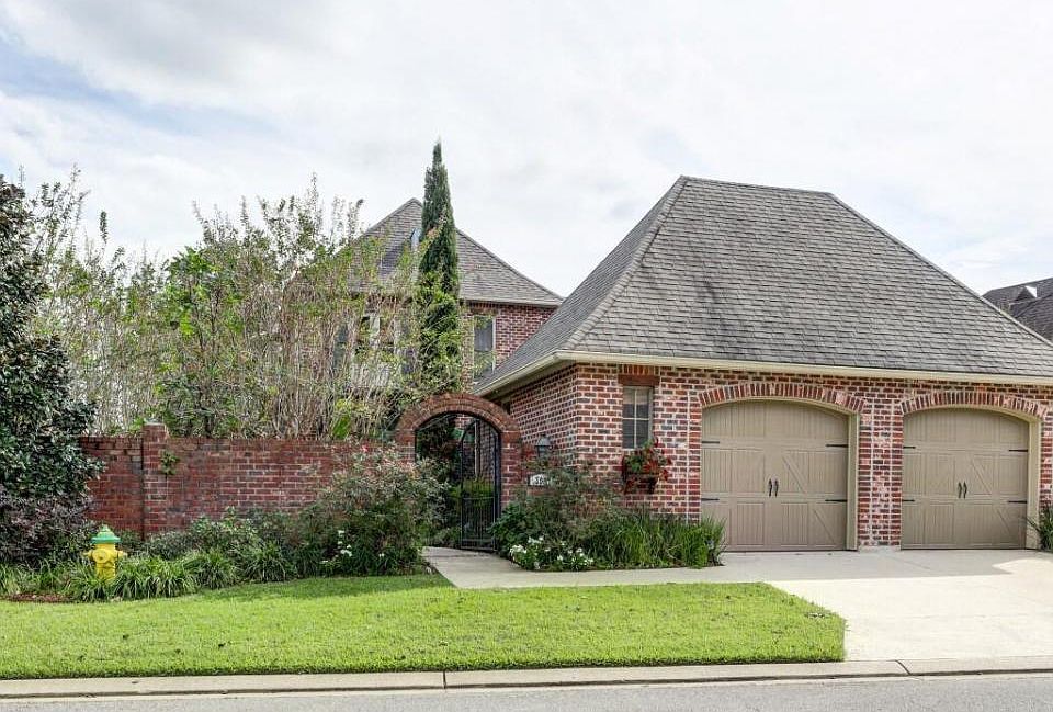 1st image of 305 La Villa Cir