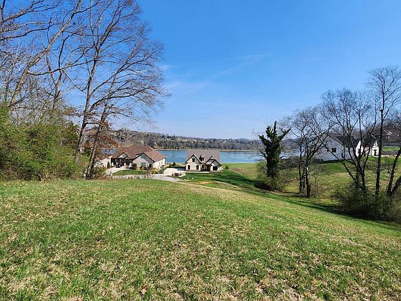 4th image of 554 Quiet River Ln