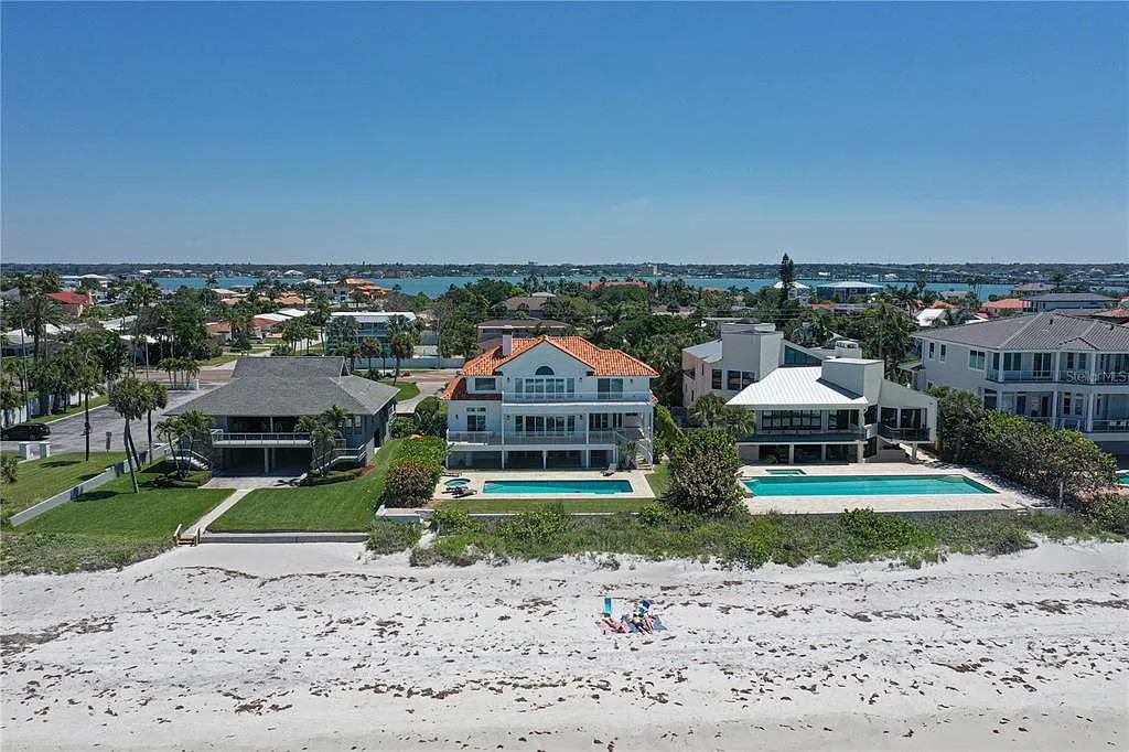 4 bed, 5.0 bath, 3858 sqft, $25,000 — Photo 4
