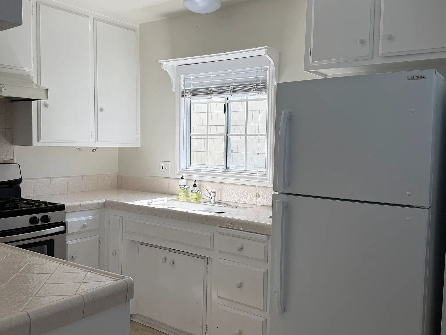 2 bed, 1000 sqft, $4,500 — Photo 3