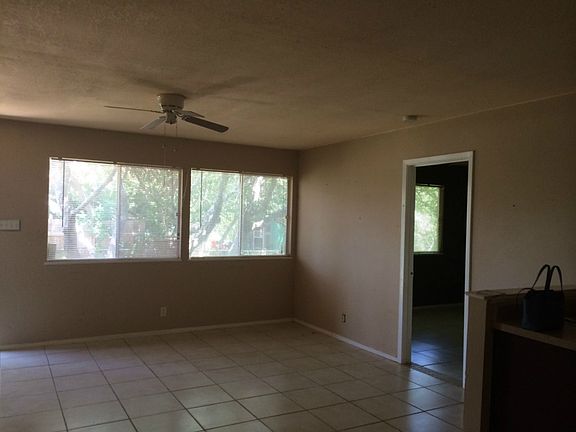 2nd image of 802 Osage Dr APT A