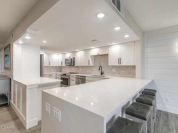 4th image of 3001 S Atlantic Ave APT 204