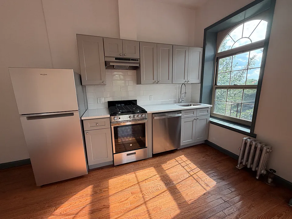59 Stuyvesant Ave #3L