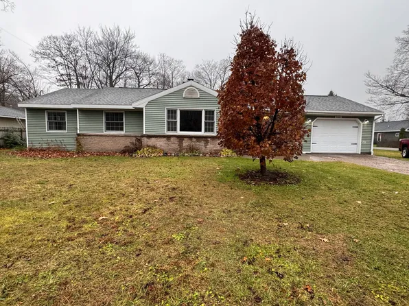 3358 S Oakwood Dr, Sault Sainte Marie, MI 49783