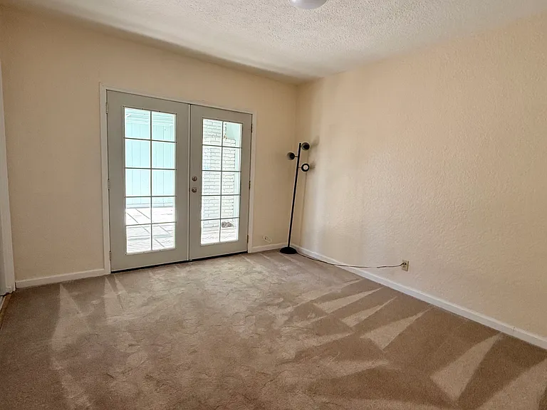 3517 E Lamona Ave — Photo 6
