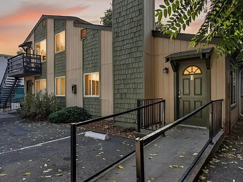 703 W 2nd Avenue B - D, Chico
