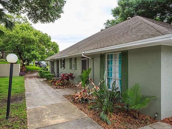 4th image of 1054 Villa Ln