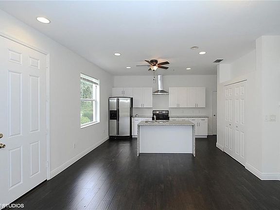 2nd image of 1244 Oxford Ln #9