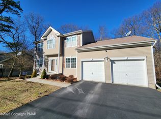 1122 Yorkshire Ln, Bushkill, PA 18324