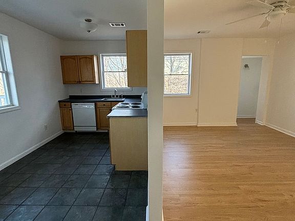 4th image of 1002 Glendon Ave #3