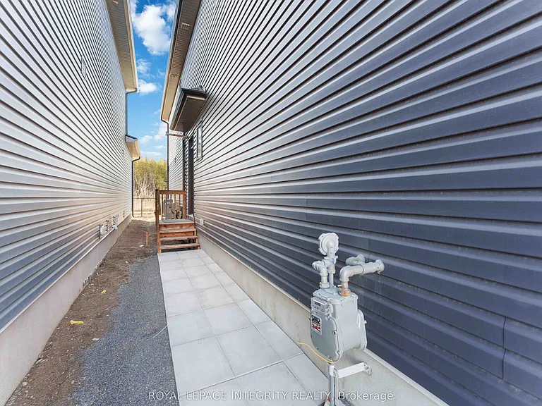 625 Paakanaak Ave #B — Photo 2