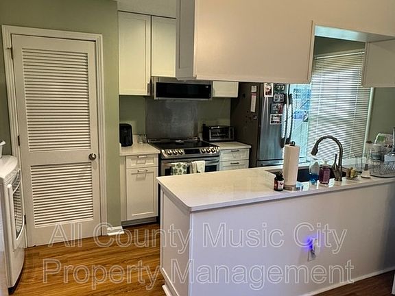 4th image of 121 Lakebrink Dr