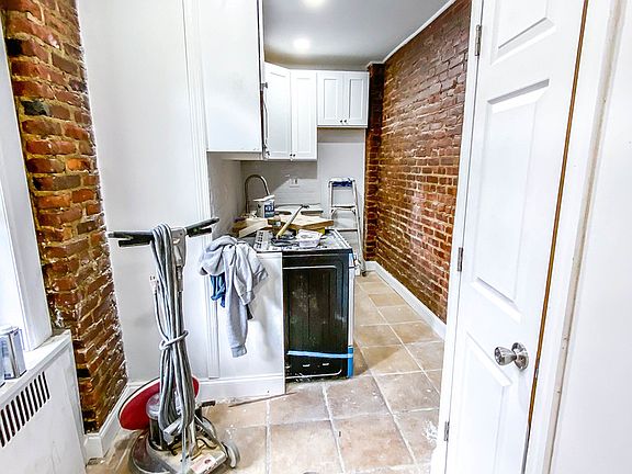 3rd image of 31-11 Crescent St #D9