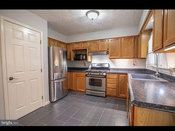 5th image of 570 Lucke Way