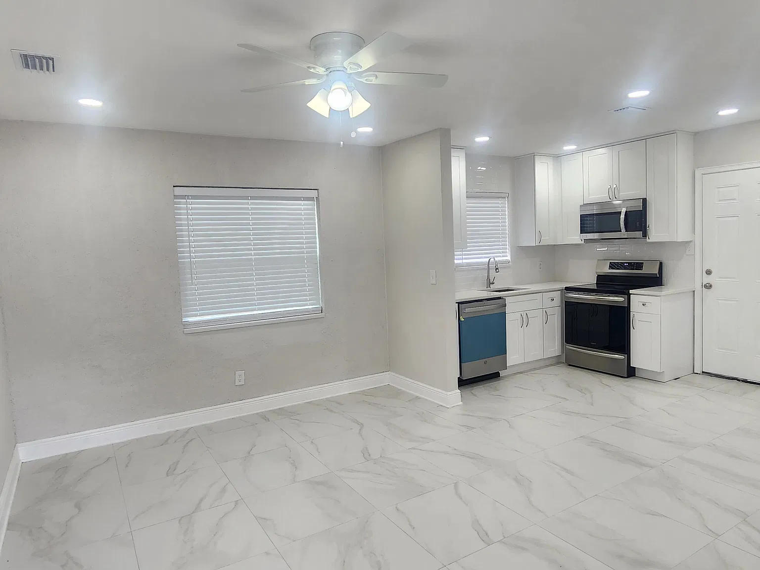 2 bed, 710 sqft, $1,895 — Photo 4