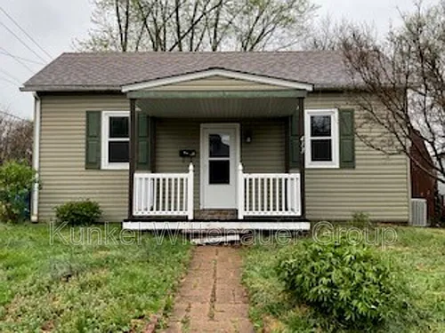413 N Center St Photo 1