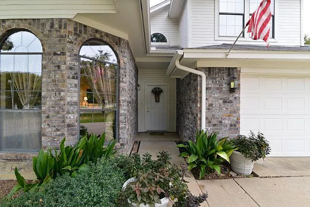 6404 Tempest Dr — Photo 3