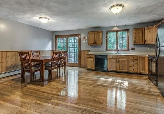 4th image of 30 Woodland Ave S