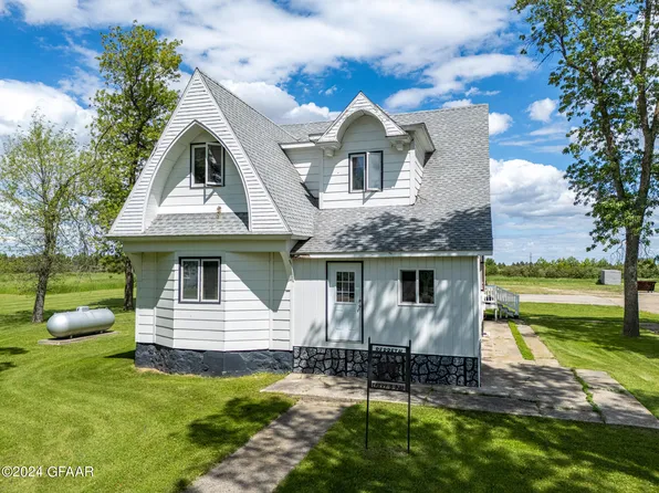 304 1st St N, Aneta, ND 58212