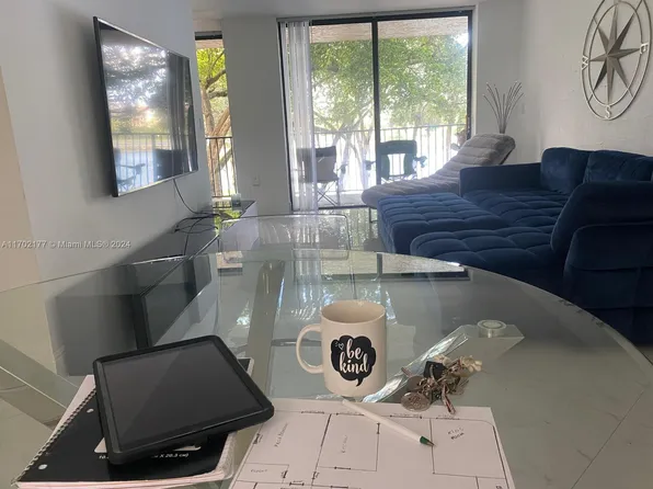 3400 Blue Lake Dr APT 301, Pompano Beach, FL 33064