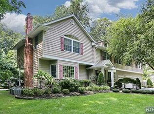 11 Dorotockeys Ln, Old Tappan, NJ 07675