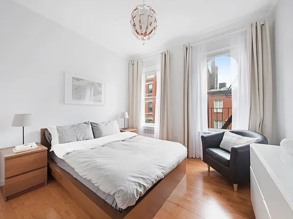 28 Perry St APT 3W, New York, NY 10014