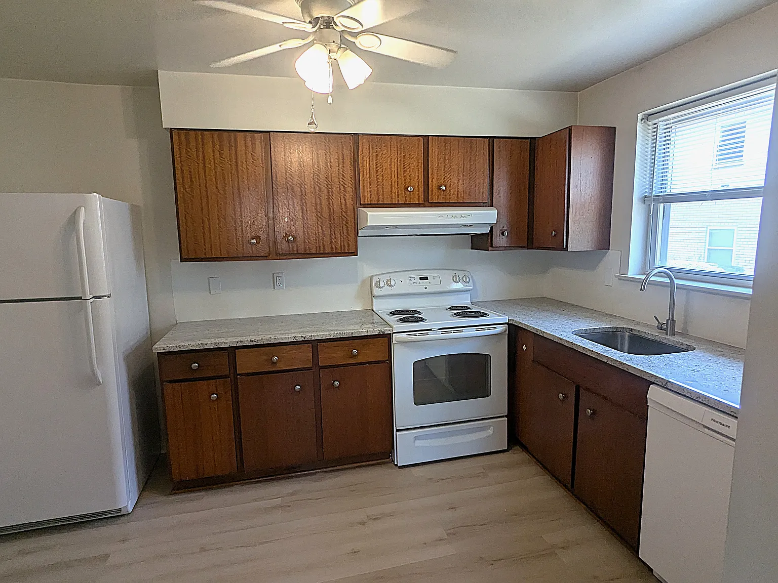 2 bed, 727 sqft, $1,775 — Photo 3