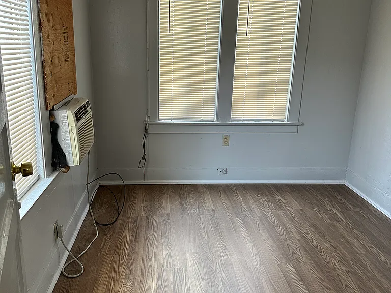408 N Saint Louis St #410-1/2 — Photo 5