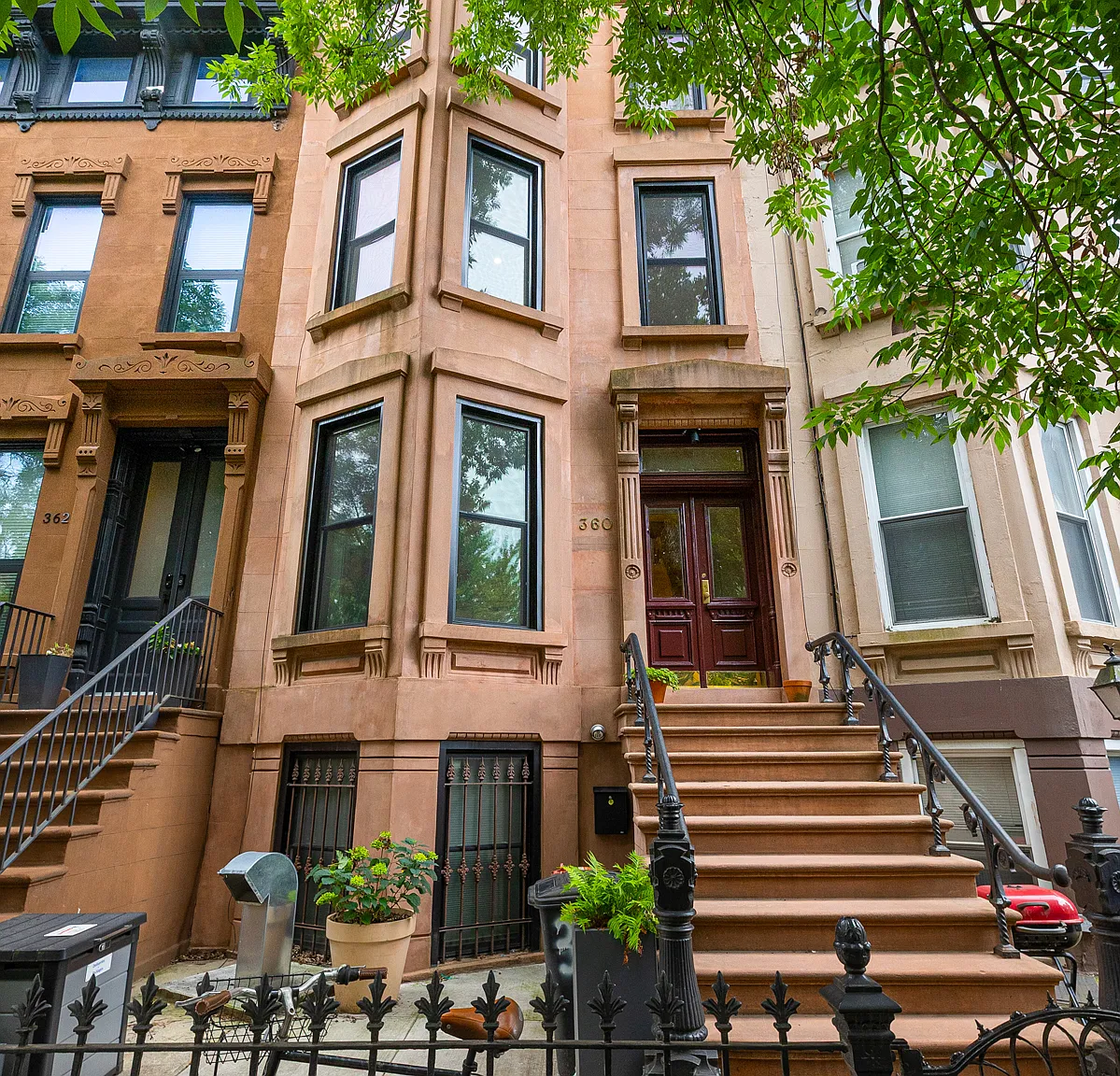 360 Hancock Street — Photo 2