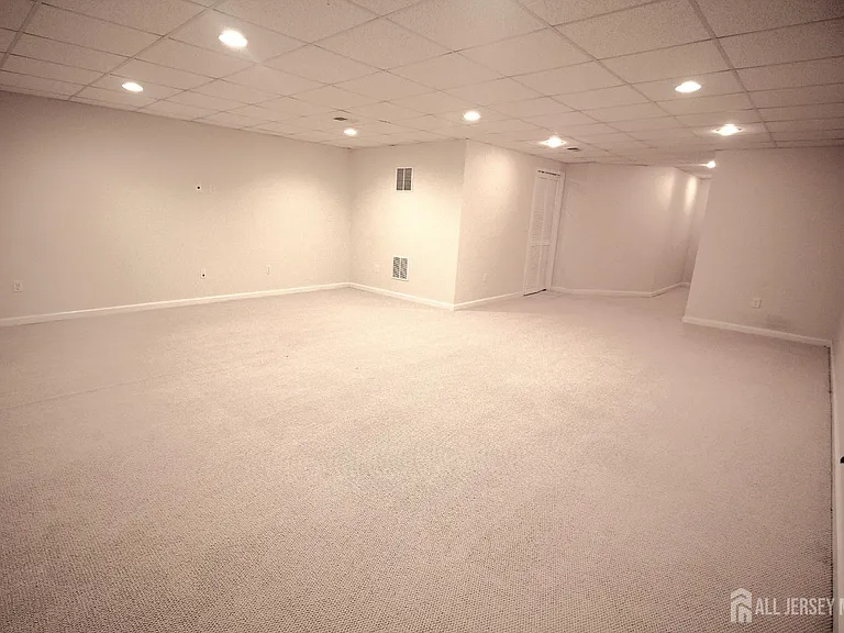 72 Truman Ave — Photo 26