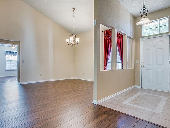 4th image of 533 Newberry St