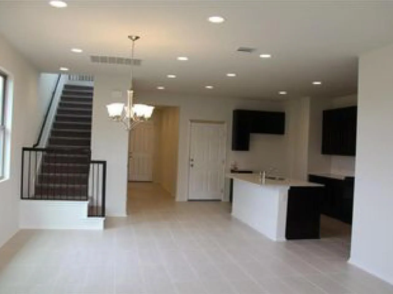 3 bed, 2.5 bath, 2003 sqft, $2,000 — Photo 4