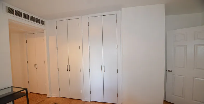 Rented by Manhattan Realty Group | media 2