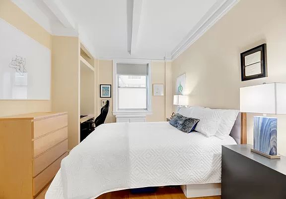 4th image of 257 W 86th St #5C