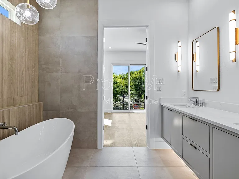 410 Avenue L #B — Photo 30