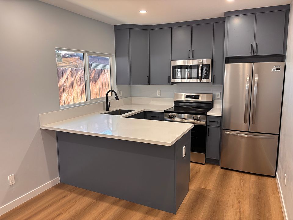 1st image of 129 Woodlawn Ave