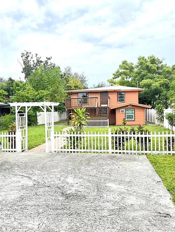 3 bed, 2.0 bath, 900 sqft, $1,500 — Photo 1