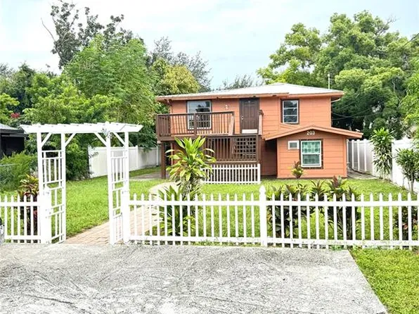 203 9th St W #A, Palmetto, FL 34221
