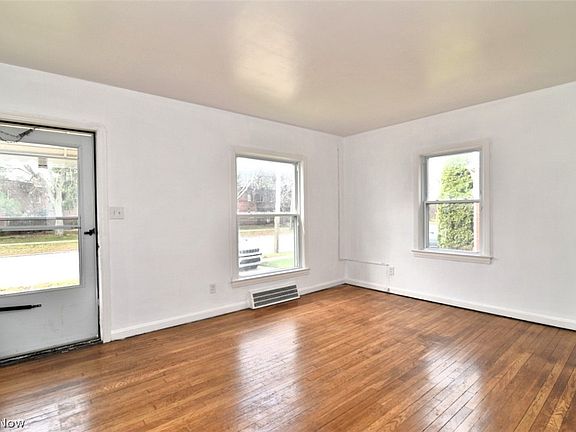 3rd image of 849 S Green Rd