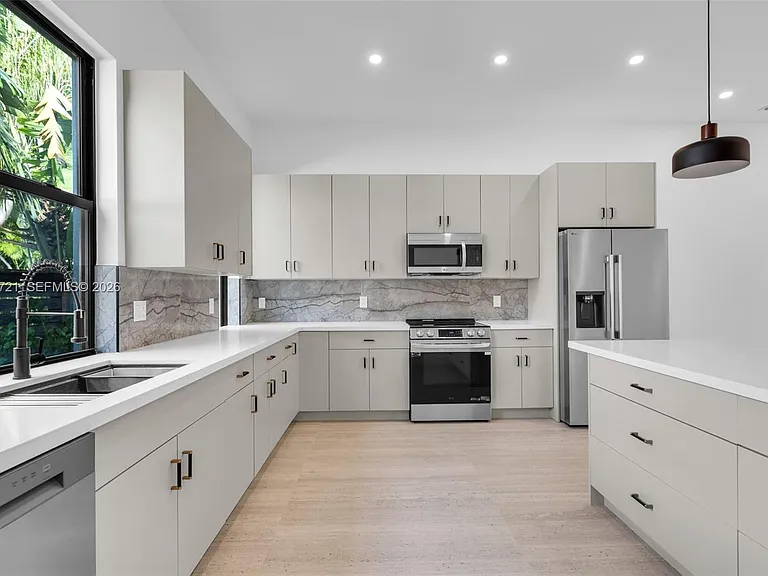 3905 SW 5th St — Photo 13