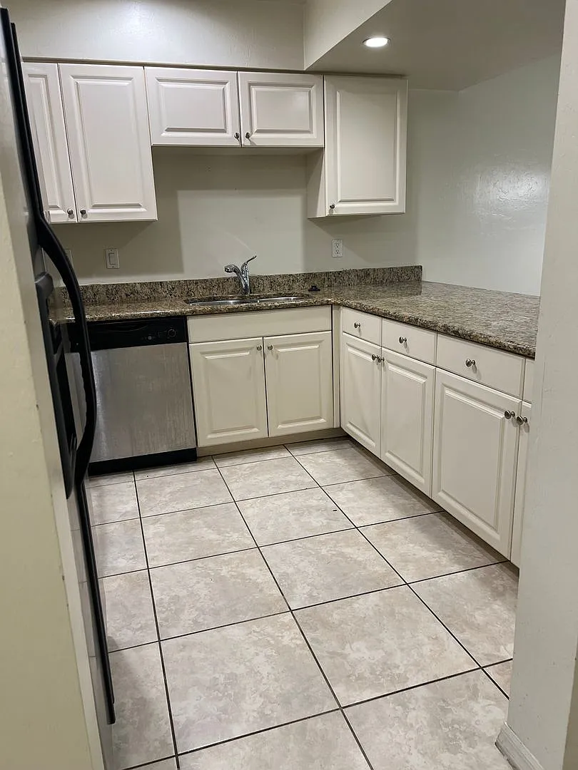 Building Photo - 3430 Santa Barbara Blvd #4