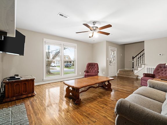 4th image of 1047 Angela Dr