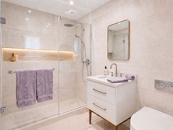 3rd image of 144 Waverly Pl #2B