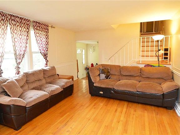 5th image of 28 Pittsford Manor Ln