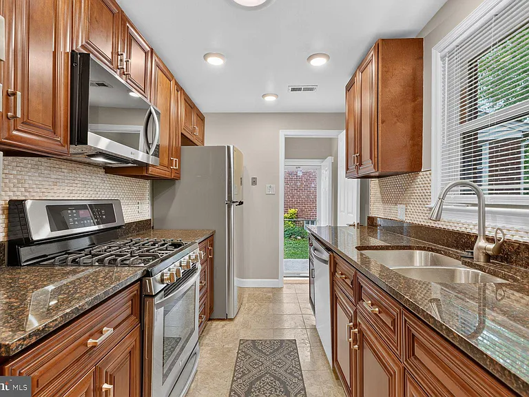 1813 Florin St — Photo 7