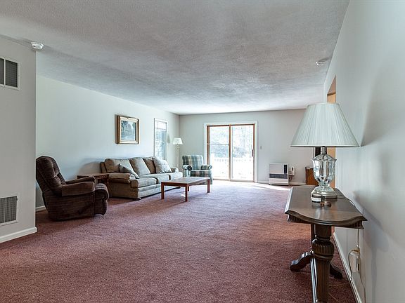 2nd image of 44 Laurelwood Dr Unit 44
