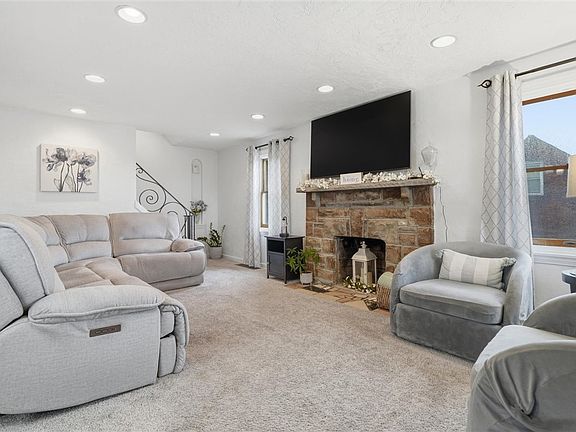 4th image of 815 Meadow Dr