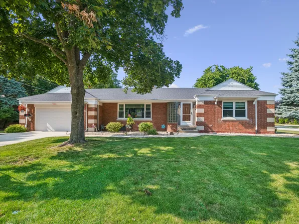 1432 Robinhood Ln, La Grange Park, IL 60526