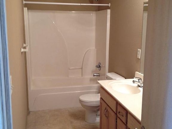 3rd image of 704 SE Southbrooke Ct