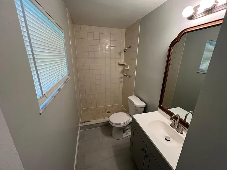 1512 W Winnemissett Ave — Photo 7